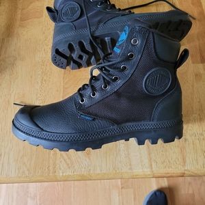NWOT Palladium Pampa Black 7/8.5